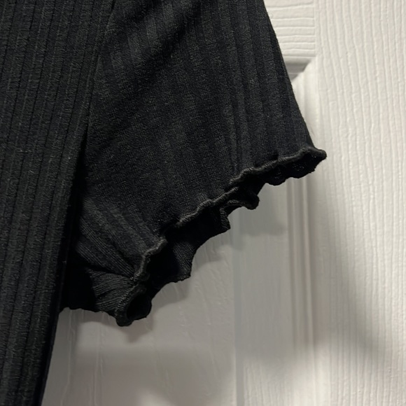 Black crop top with buttons - Picture 4 of 5